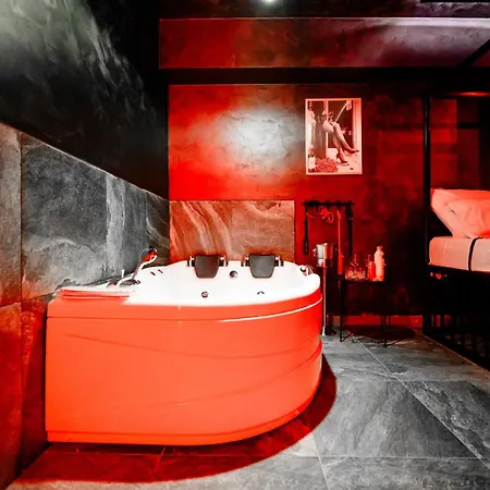 Ruby Night Luxury Apartment