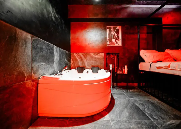 Ruby Night Luxury Apartment